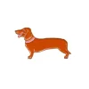 Pin's émaillé représentant un teckel marron au collier rose, langue sortie.