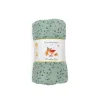 Plaid sauge Trois petits lapins Moulin Roty avec motifs champignons et herbes dorées.