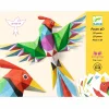 Oiseau 3D coloré en papier aux ailes déployées, poster Amazonie Djeco.