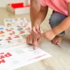 Poster à sticker Premiers apprentissages Maternelle Ninodino - Poppik