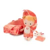 Poupée Bébé Lena en tissu orange avec biberon, couffin et doudou licorne rose.