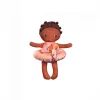 Poupée de bain Lena Lilliputiens brune avec bouée licorne rose et arc-en-ciel.