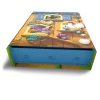 Boîte de jeu Pouss' ta poule avec illustrations colorées de poussins sur un poulailler en bois
