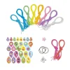 Kit scoubidous Peace and Love, fils colorés, breloques en bois, anneaux métalliques.