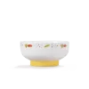 Bol en porcelaine blanc, motifs carottes et feuilles, base jaune, Trois petits lapins Moulin Roty.