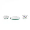 Set vaisselle porcelaine Pomme des bois, bol, assiette plate et gobelet blanc motifs colorés.