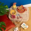Set vaisselle silicone La forêt Mawa avec assiette ours orange, bol jaune, couverts et gourde fleuris