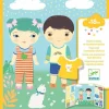 Stickers Djeco Les Habits, vêtements colorés à coller sur deux personnages enfants.