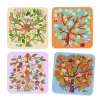 Quatre tableaux de feutrine Djeco La ronde des saisons, arbres colorés avec fleurs et animaux saisonniers.