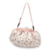 Sac de rangement rose et blanc motif petites baies, tapis de jeu Moulin Roty fermé