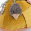 Tortue géante moutarde en tissu velours, petit hérisson gris et beige fixé dessus
