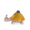 Tortue géante d'activités jaune ocre avec peluche hérisson grise Trois petits lapins Moulin Roty
