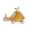Tortue d'activités en peluche ocre et beige avec feuilles et anneau hochet transparent