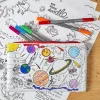 Trousse à colorier lavable Espace avec planètes colorées et feutres sur feuilles à dessiner