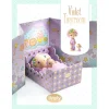 Chambre miniature violette Tinyly avec poupée et décor étoilé et pastel